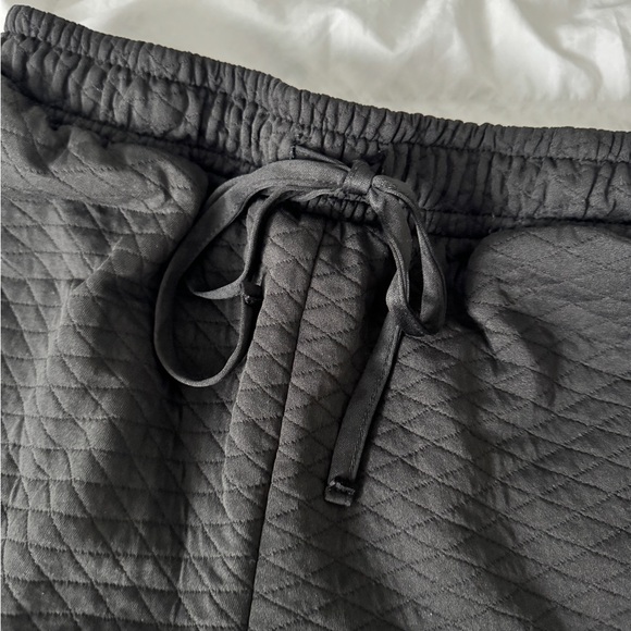 BLACK SHORT - Picture 3 of 3